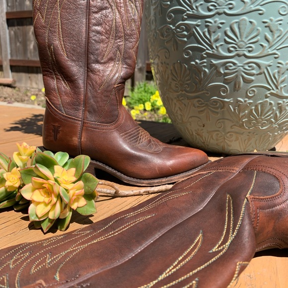 Frye Boots, well taken care of , worn no more than 3 times.. - Picture 1 of 6